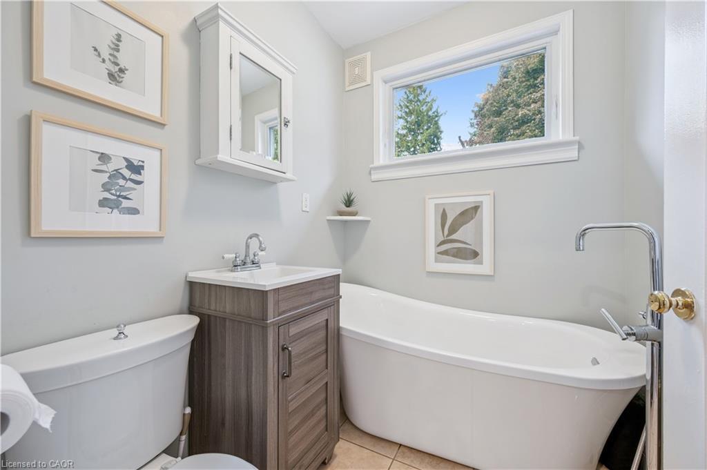 310 Kitchener Road, Cambridge, ON - Indoor Photo Showing Bathroom
