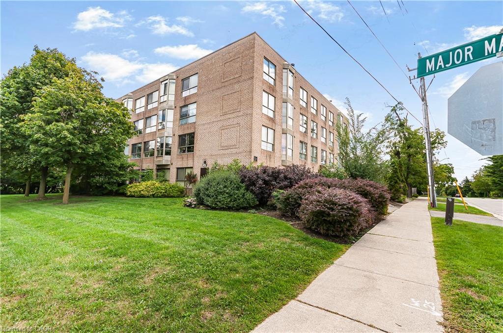 106-249 Major Mackenzie Drive E, Richmond Hill, ON - Outdoor