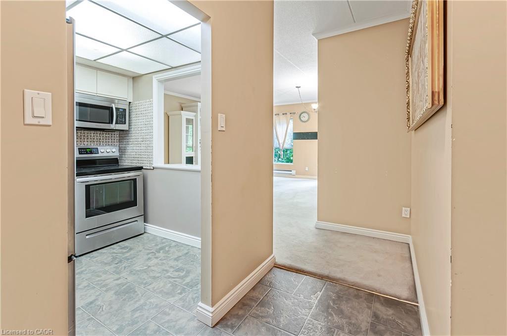 106-249 Major Mackenzie Drive E, Richmond Hill, ON - Indoor