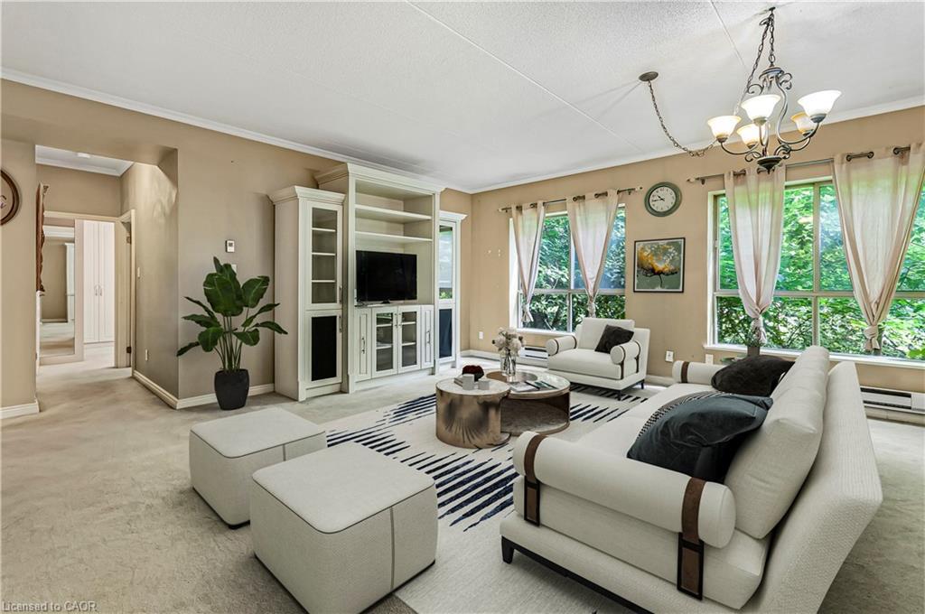 106-249 Major Mackenzie Drive E, Richmond Hill, ON - Indoor Photo Showing Living Room