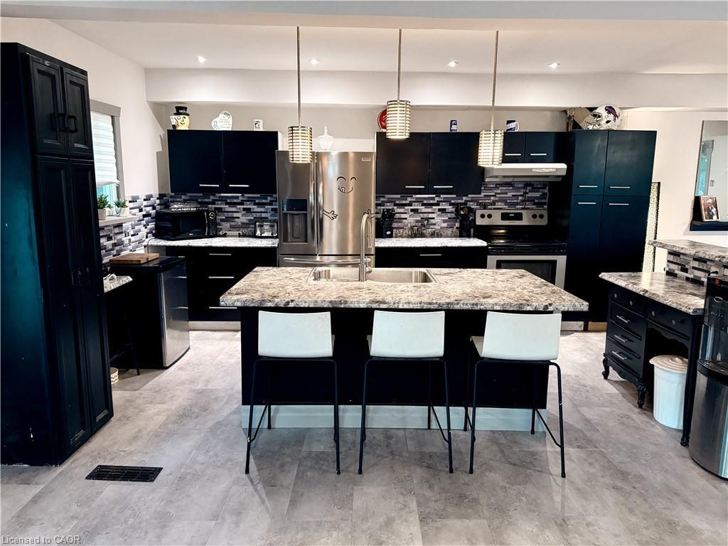 33 Cozy Street, Welland, ON - Indoor Photo Showing Kitchen With Upgraded Kitchen