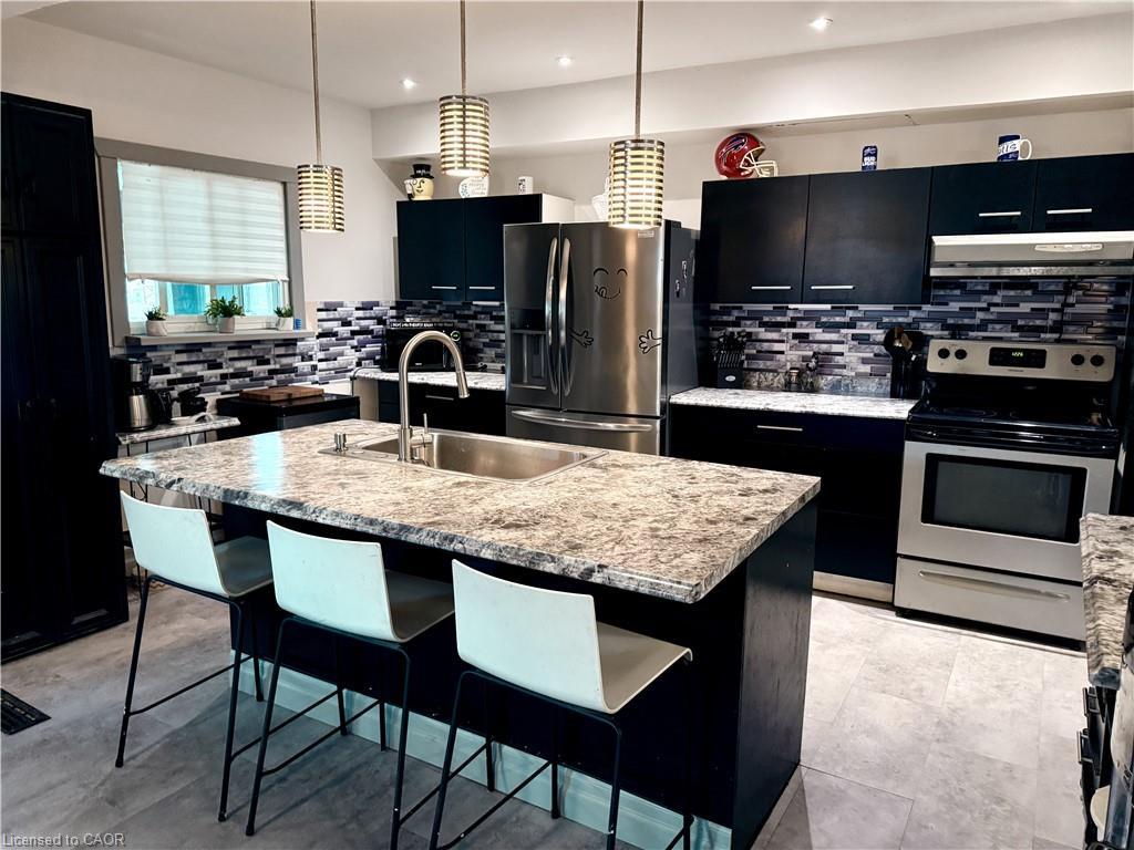 33 Cozy Street, Welland, ON - Indoor Photo Showing Kitchen With Stainless Steel Kitchen With Upgraded Kitchen