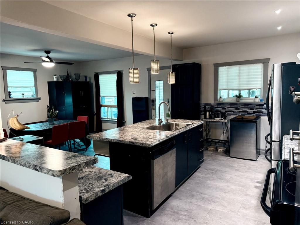 33 Cozy Street, Welland, ON - Indoor Photo Showing Kitchen