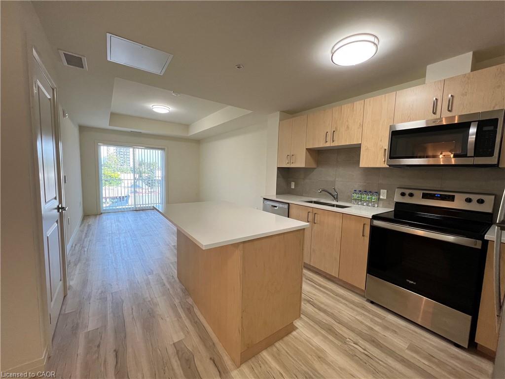 412-301 Westmount Road W, Kitchener, ON - Indoor Photo Showing Kitchen With Double Sink