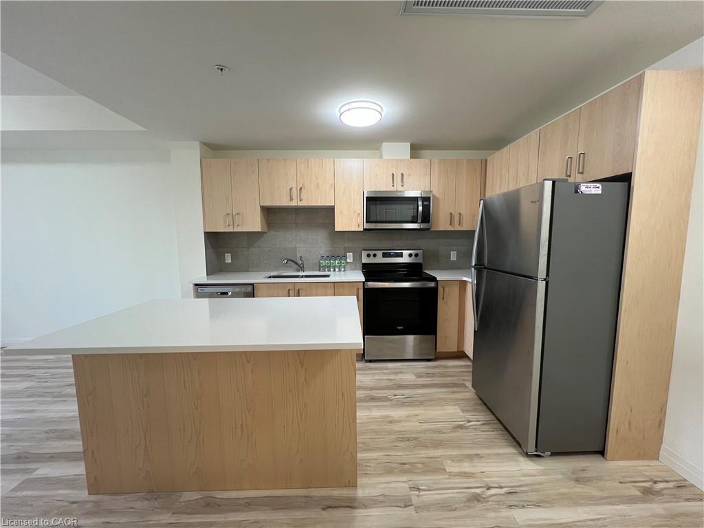 412-301 Westmount Road W, Kitchener, ON - Indoor Photo Showing Kitchen With Stainless Steel Kitchen