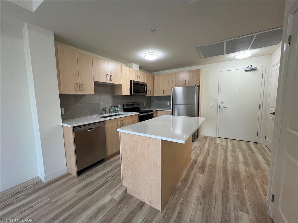 412-301 Westmount Road W, Kitchener, ON - Indoor Photo Showing Kitchen With Stainless Steel Kitchen