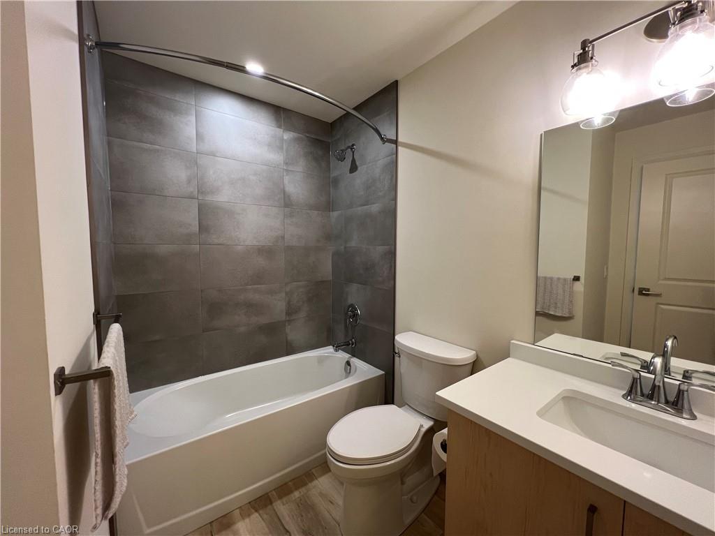 412-301 Westmount Road W, Kitchener, ON - Indoor Photo Showing Bathroom