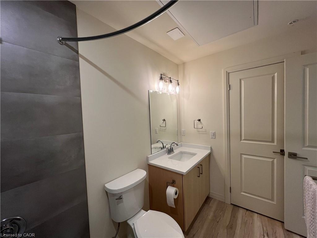 412-301 Westmount Road W, Kitchener, ON - Indoor Photo Showing Bathroom