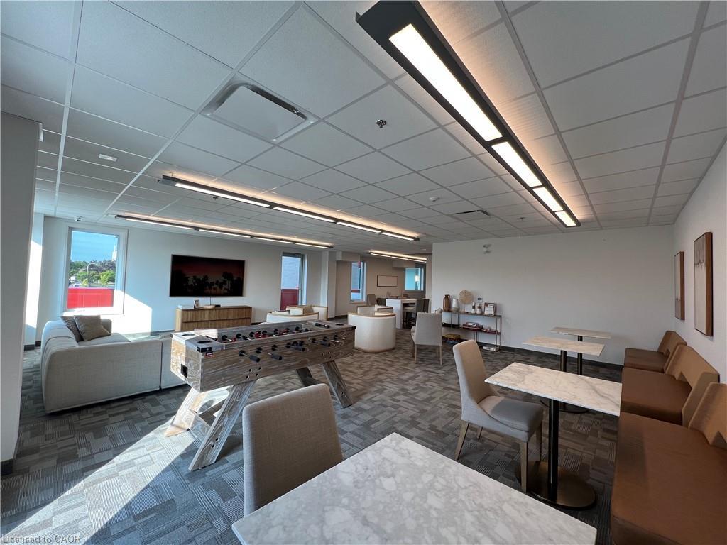 412-301 Westmount Road W, Kitchener, ON - Indoor