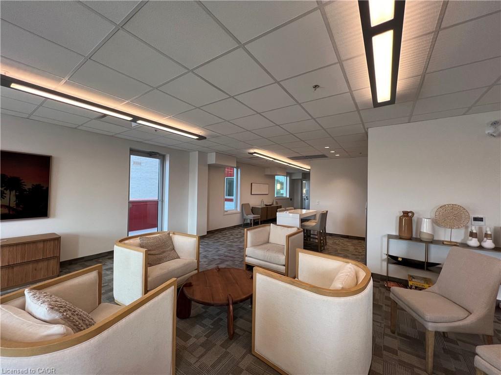 412-301 Westmount Road W, Kitchener, ON - Indoor