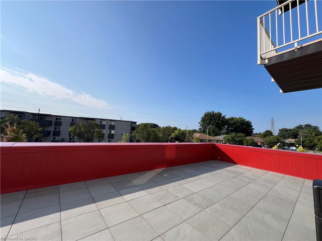 412-301 Westmount Road W, Kitchener, ON - Outdoor