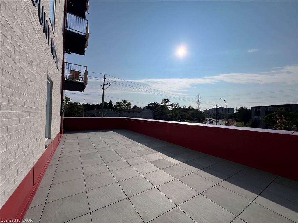 412-301 Westmount Road W, Kitchener, ON - Outdoor
