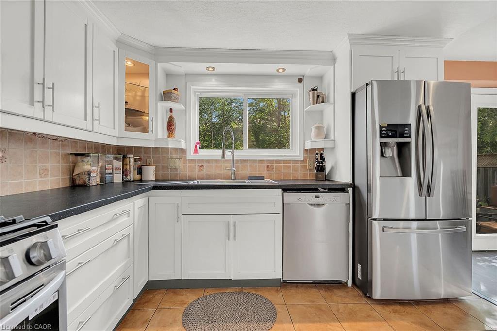 603 Preston Parkway, Cambridge, ON - Indoor Photo Showing Kitchen