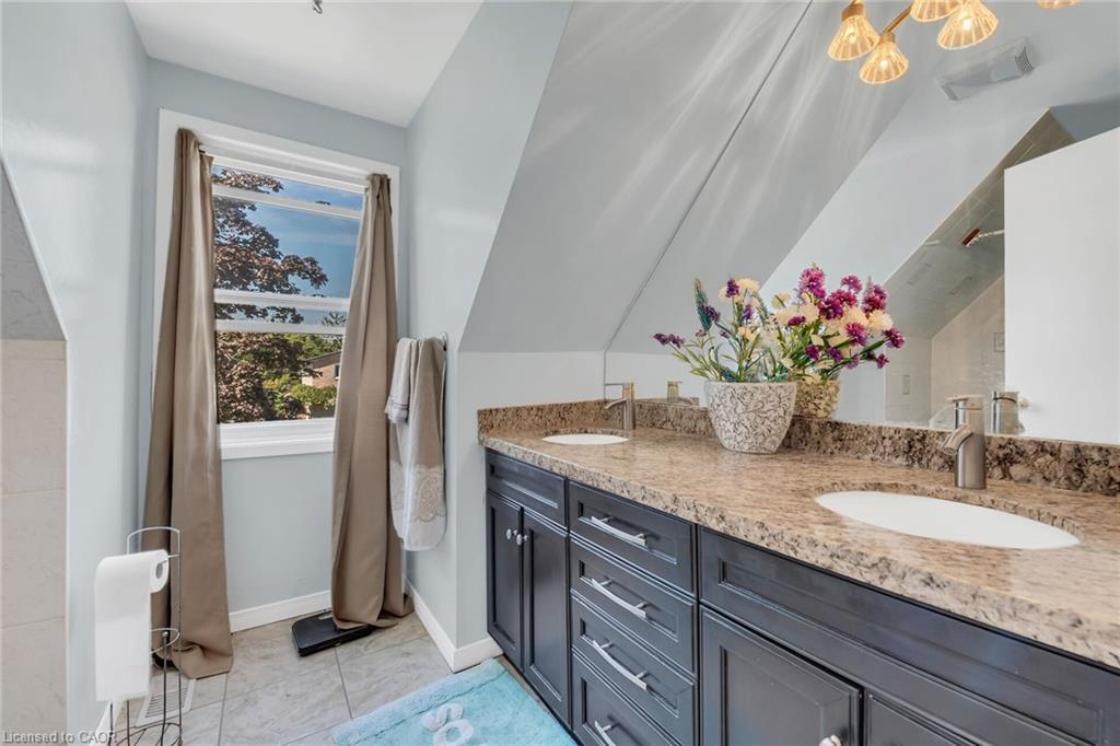 603 Preston Parkway, Cambridge, ON - Indoor Photo Showing Bathroom