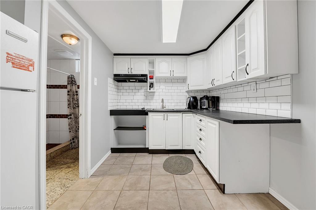 603 Preston Parkway, Cambridge, ON - Indoor Photo Showing Kitchen
