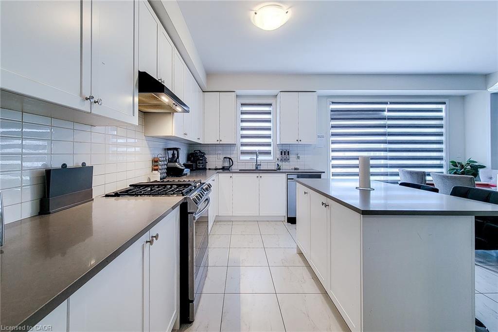 11 Seanesy Drive, Thorold, ON - Indoor Photo Showing Kitchen
