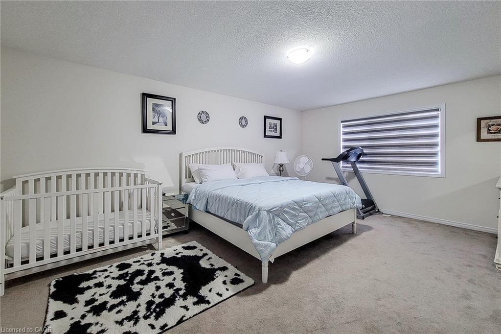 11 Seanesy Drive, Thorold, ON - Indoor Photo Showing Bedroom
