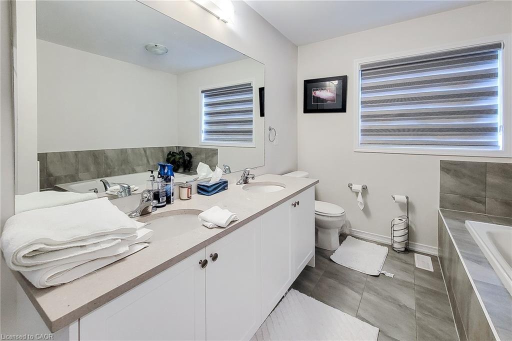 11 Seanesy Drive, Thorold, ON - Indoor Photo Showing Bathroom