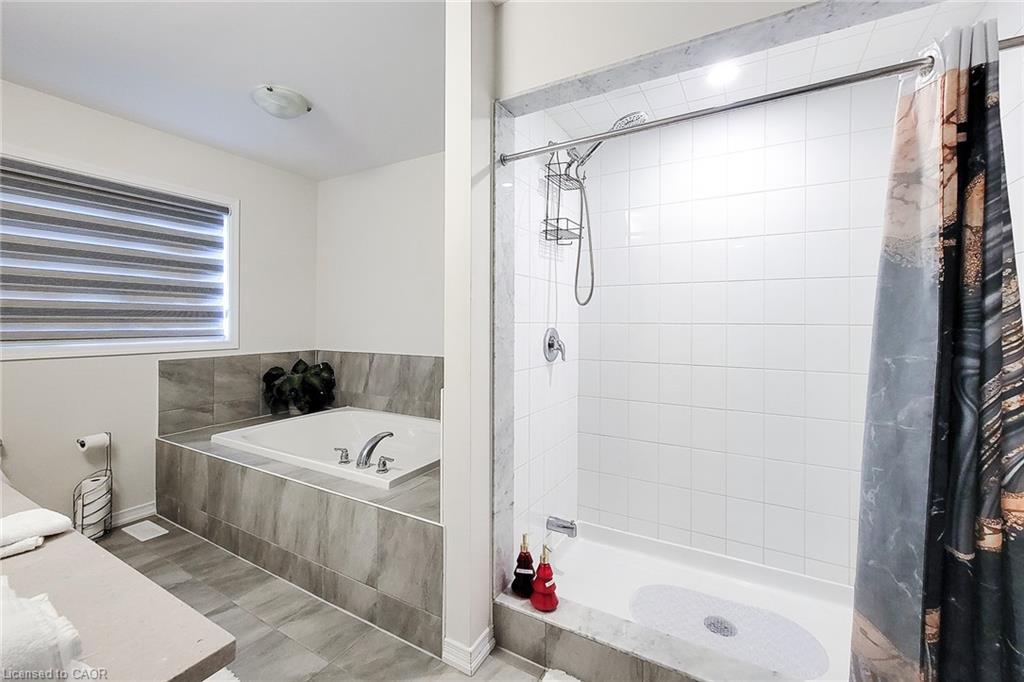 11 Seanesy Drive, Thorold, ON - Indoor Photo Showing Bathroom