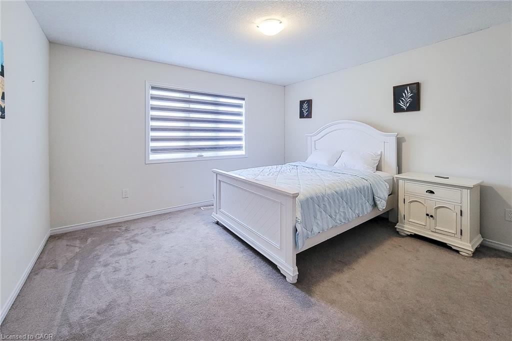 11 Seanesy Drive, Thorold, ON - Indoor Photo Showing Bedroom