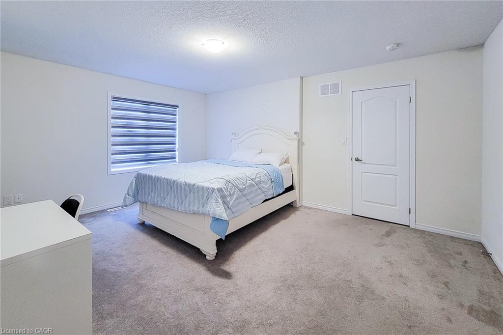 11 Seanesy Drive, Thorold, ON - Indoor Photo Showing Bedroom