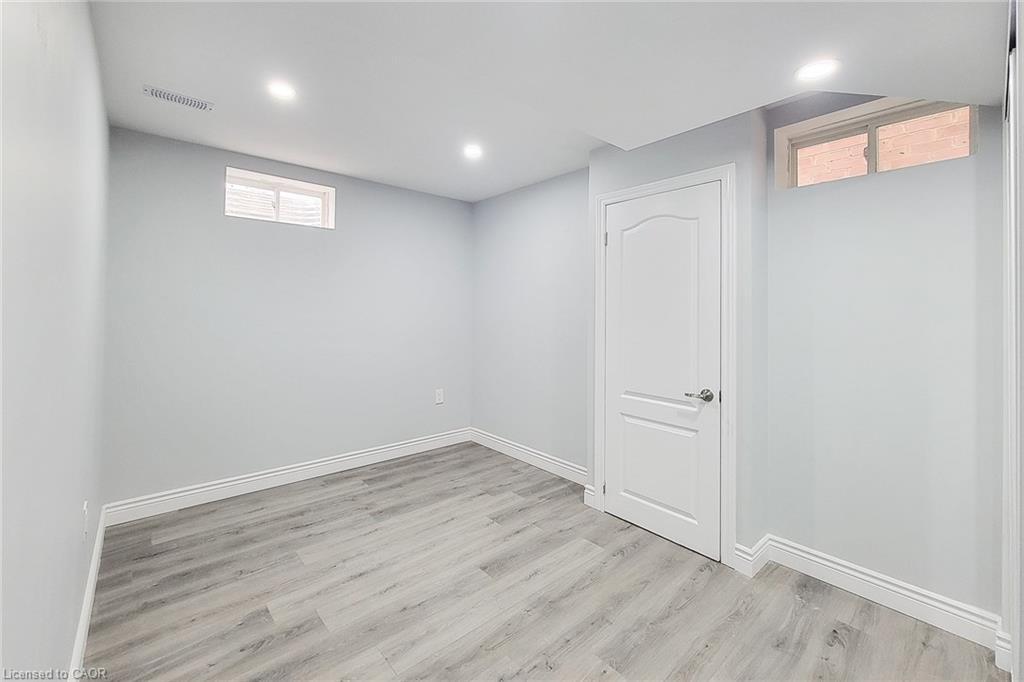 11 Seanesy Drive, Thorold, ON - Indoor