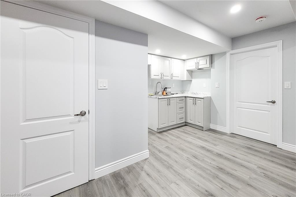 11 Seanesy Drive, Thorold, ON - Indoor