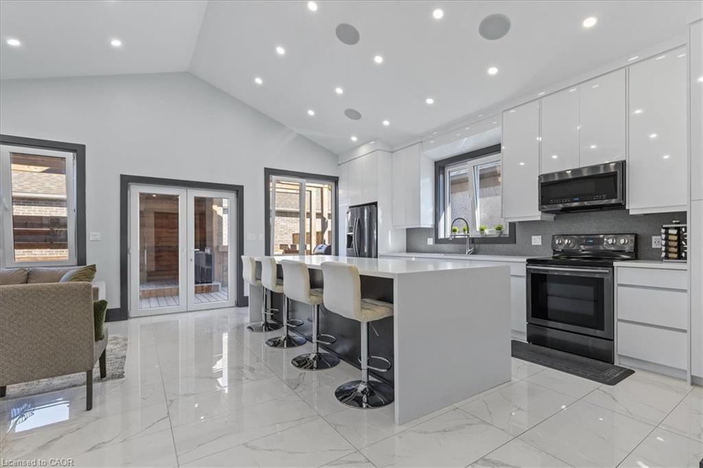 404 Montrose Street N, Cambridge, ON - Indoor Photo Showing Kitchen With Upgraded Kitchen