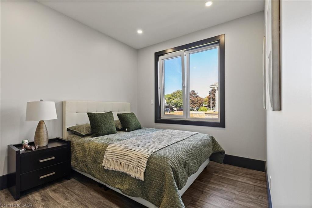 404 Montrose Street N, Cambridge, ON - Indoor Photo Showing Bedroom