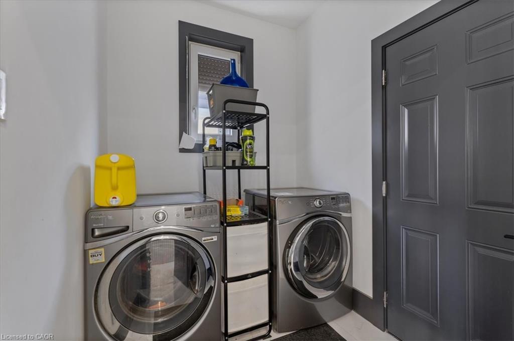 404 Montrose Street N, Cambridge, ON - Indoor Photo Showing Laundry Room