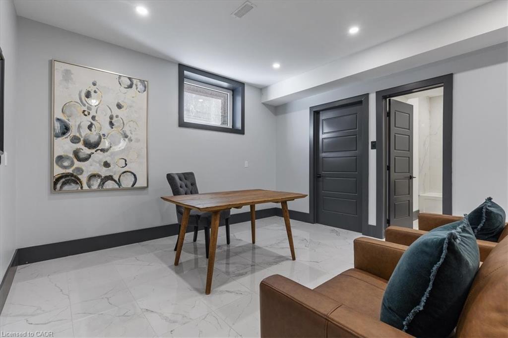 404 Montrose Street N, Cambridge, ON - Indoor Photo Showing Other Room