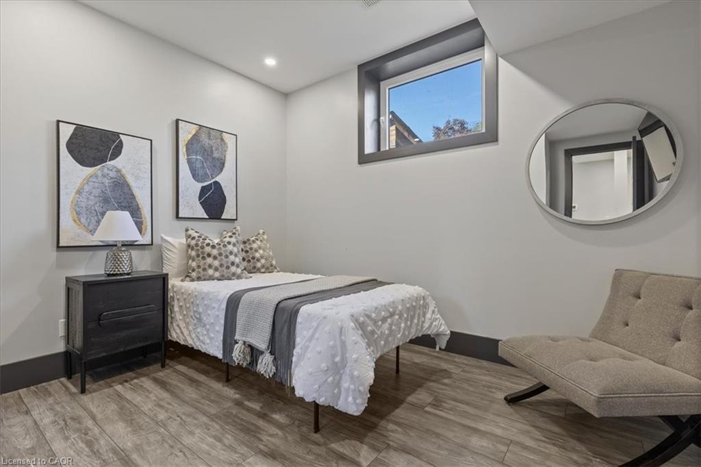 404 Montrose Street N, Cambridge, ON - Indoor Photo Showing Bedroom