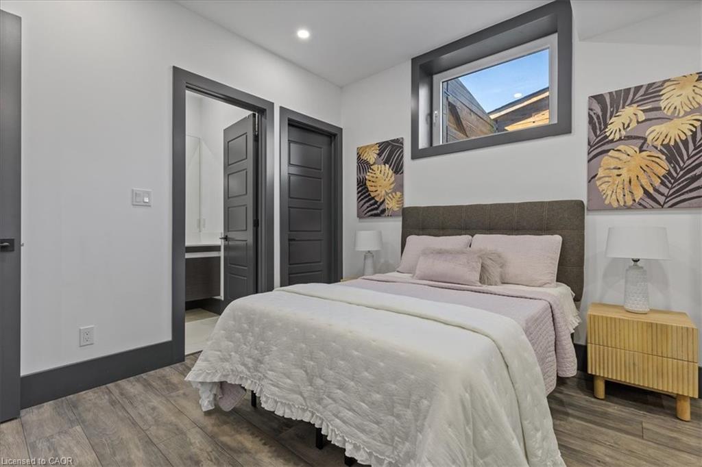404 Montrose Street N, Cambridge, ON - Indoor Photo Showing Bedroom
