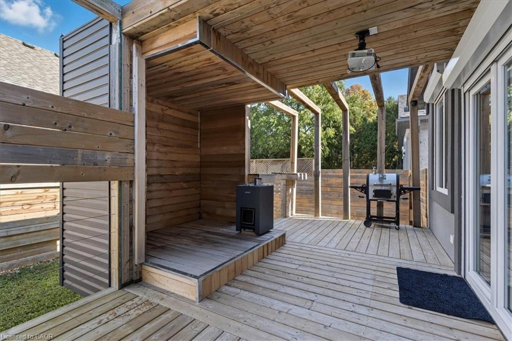 404 Montrose Street N, Cambridge, ON - Outdoor With Deck Patio Veranda With Exterior