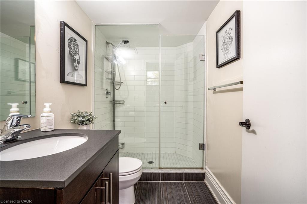 104-200 Stinson Street, Hamilton, ON - Indoor Photo Showing Bathroom