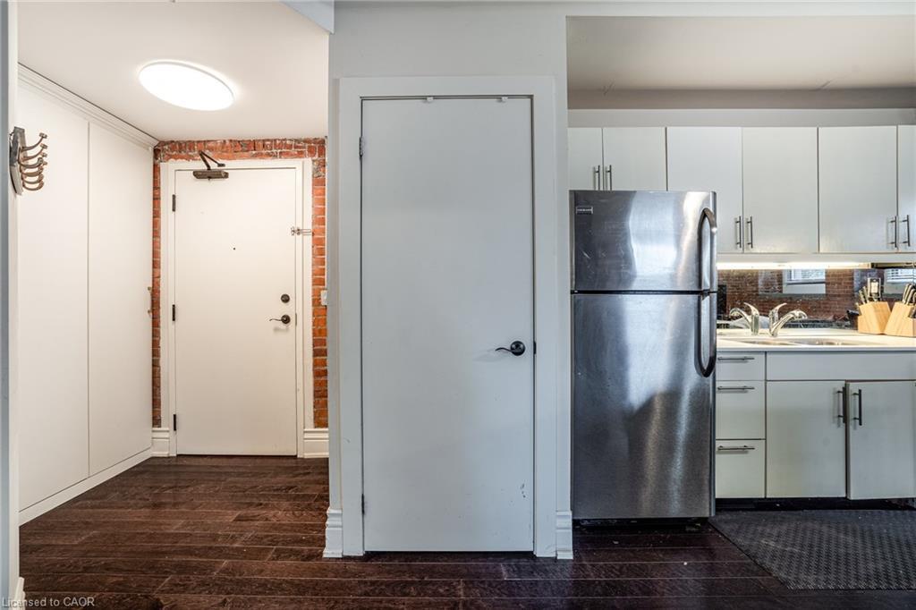 104-200 Stinson Street, Hamilton, ON - Indoor Photo Showing Kitchen