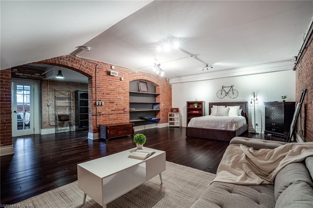 104-200 Stinson Street, Hamilton, ON - Indoor Photo Showing Living Room