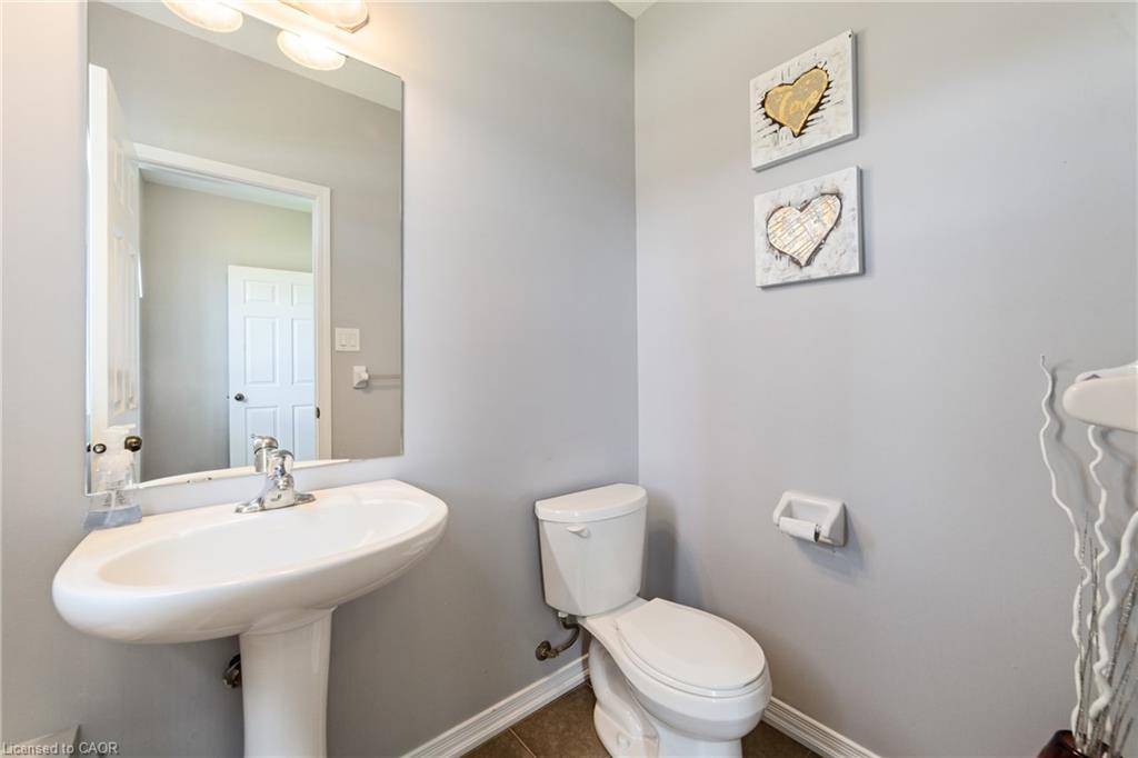 4 Tinlin Drive, Binbrook, ON - Indoor Photo Showing Bathroom