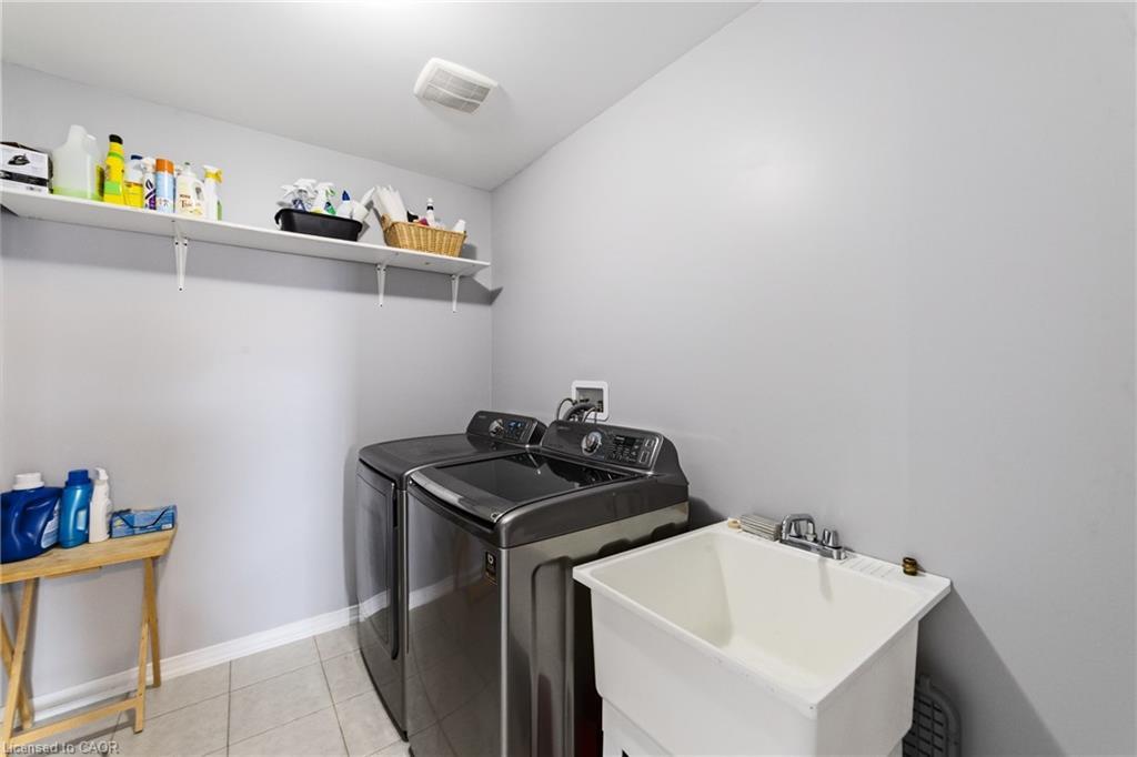 4 Tinlin Drive, Binbrook, ON - Indoor Photo Showing Laundry Room