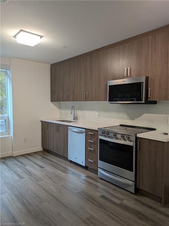 103-467 Charlton Avenue E, Hamilton, ON - Indoor Photo Showing Kitchen