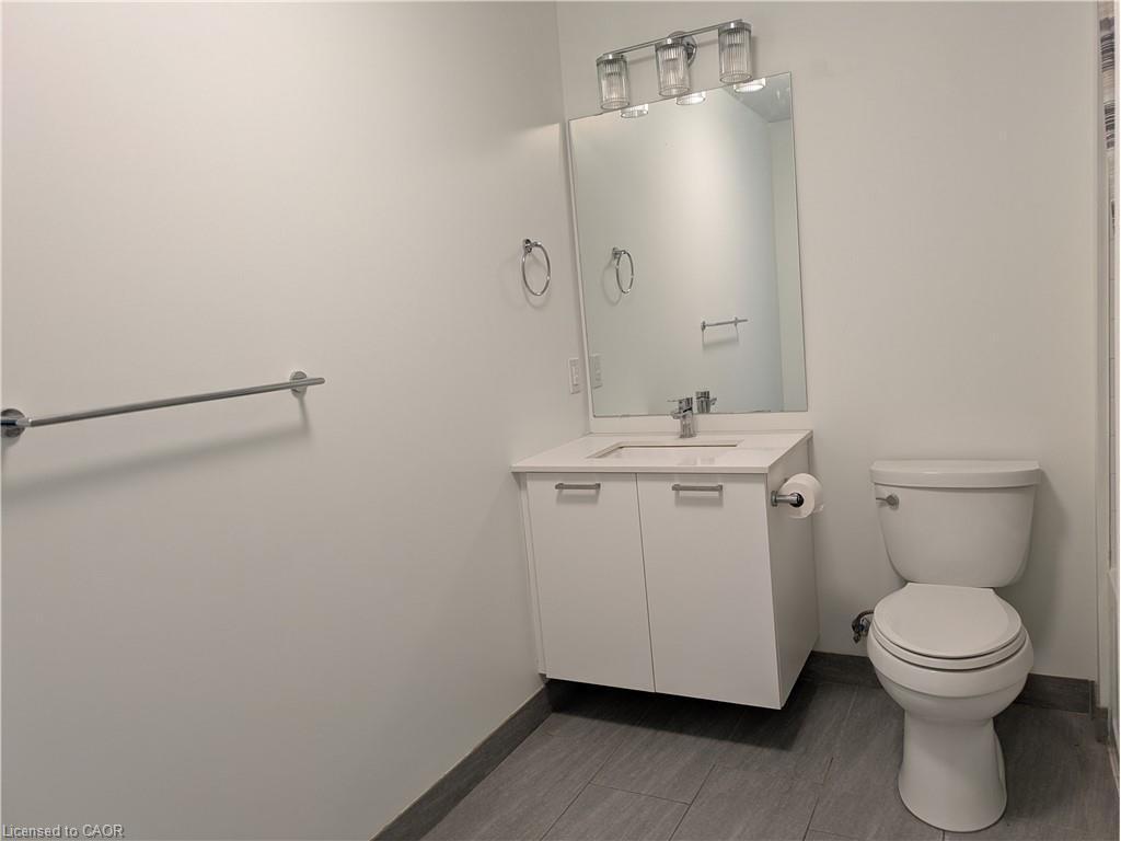 103-467 Charlton Avenue E, Hamilton, ON - Indoor Photo Showing Bathroom