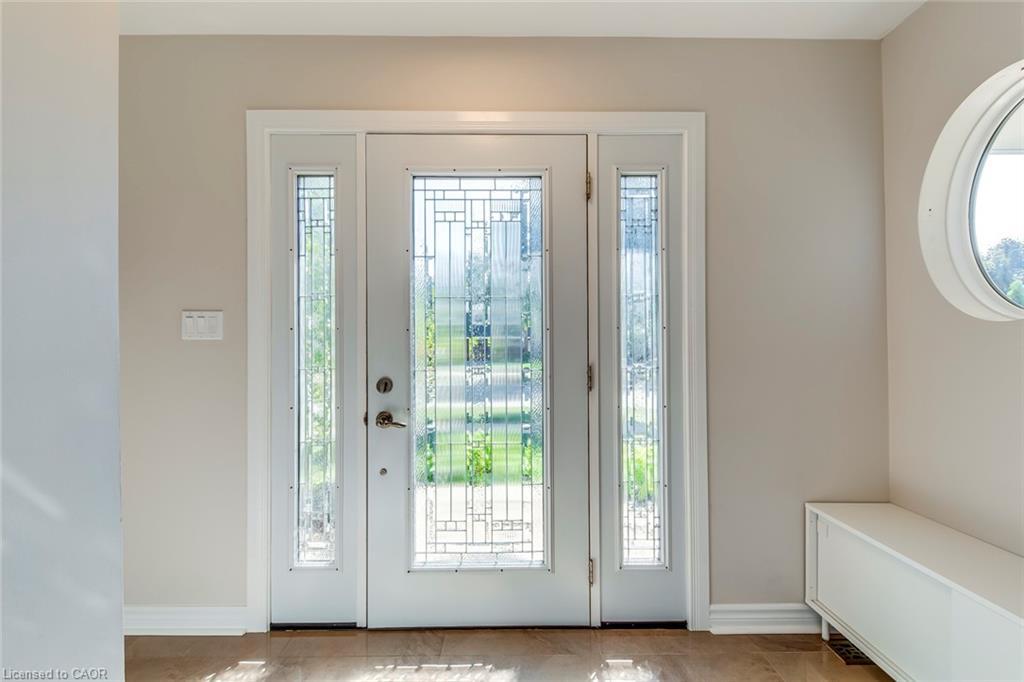 5281 Cindy Lane, Burlington, ON - Indoor Photo Showing Other Room