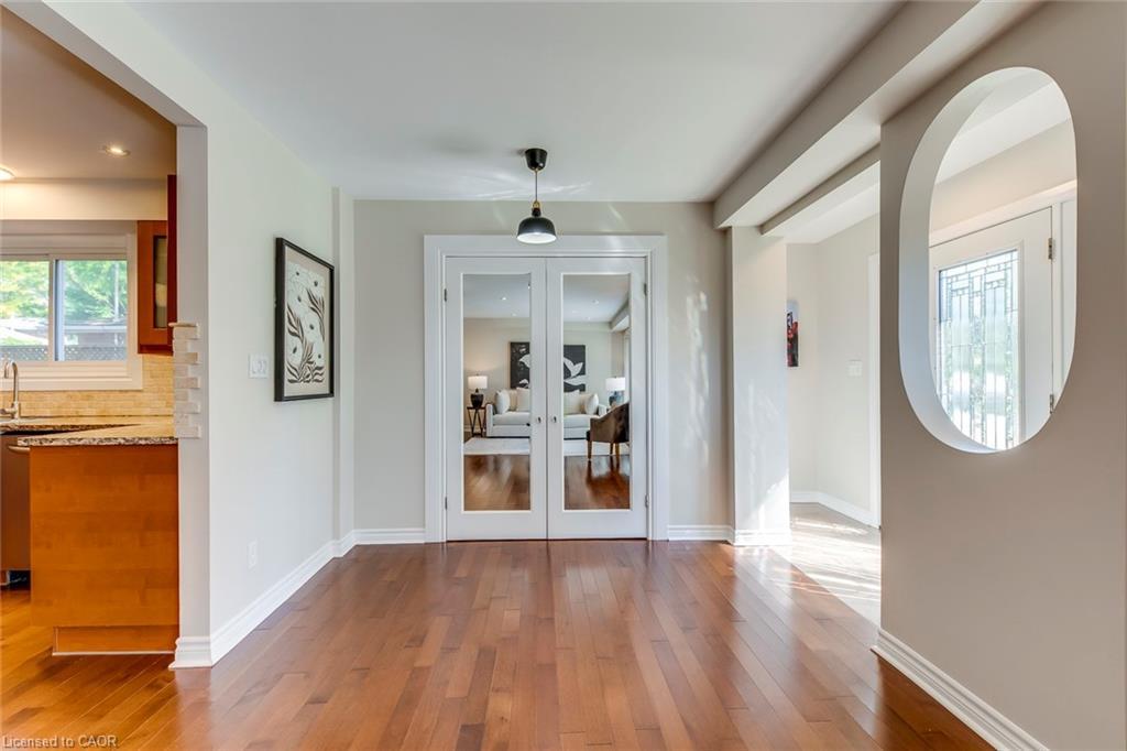 5281 Cindy Lane, Burlington, ON - Indoor Photo Showing Other Room