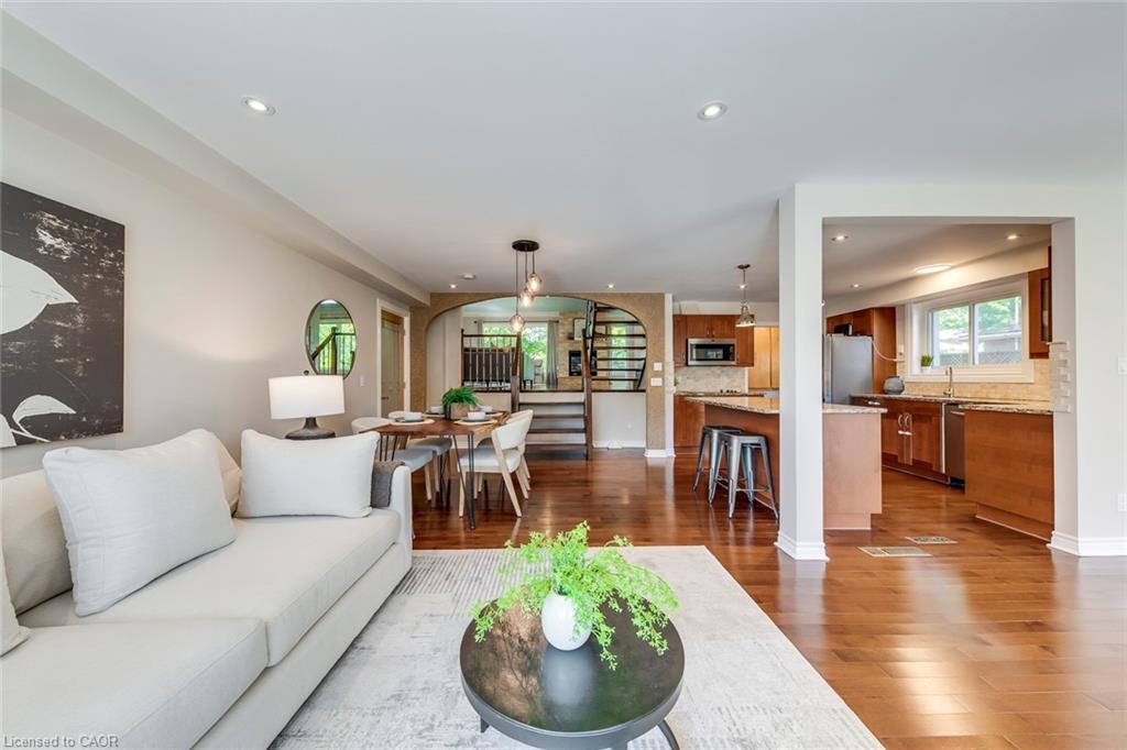 5281 Cindy Lane, Burlington, ON - Indoor Photo Showing Living Room