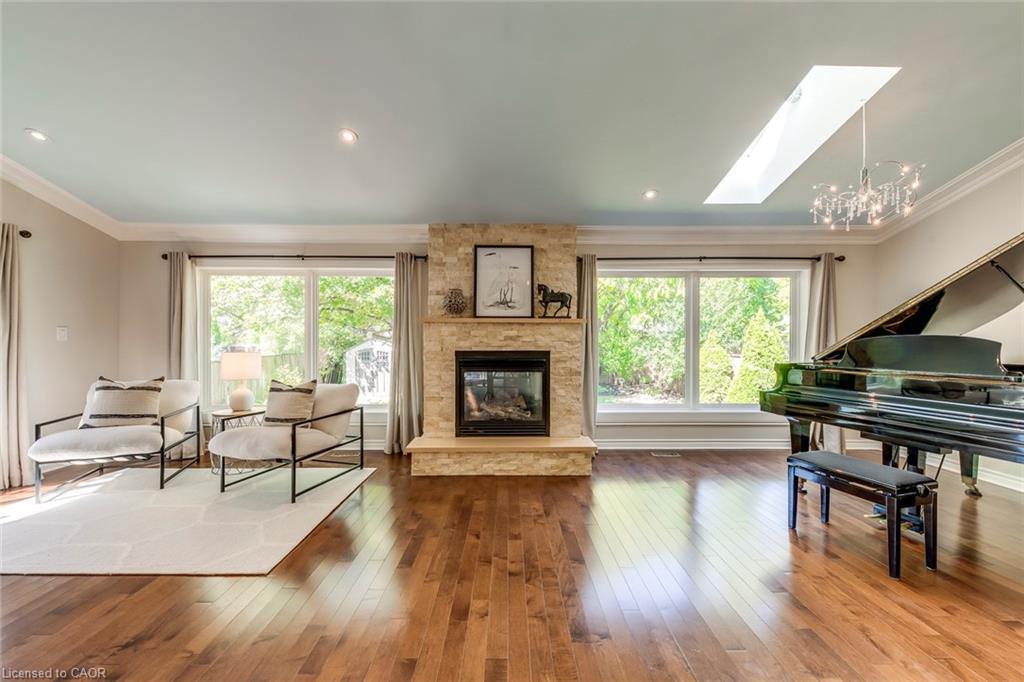 5281 Cindy Lane, Burlington, ON - Indoor Photo Showing Living Room With Fireplace
