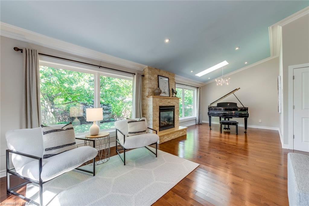 5281 Cindy Lane, Burlington, ON - Indoor Photo Showing Living Room With Fireplace