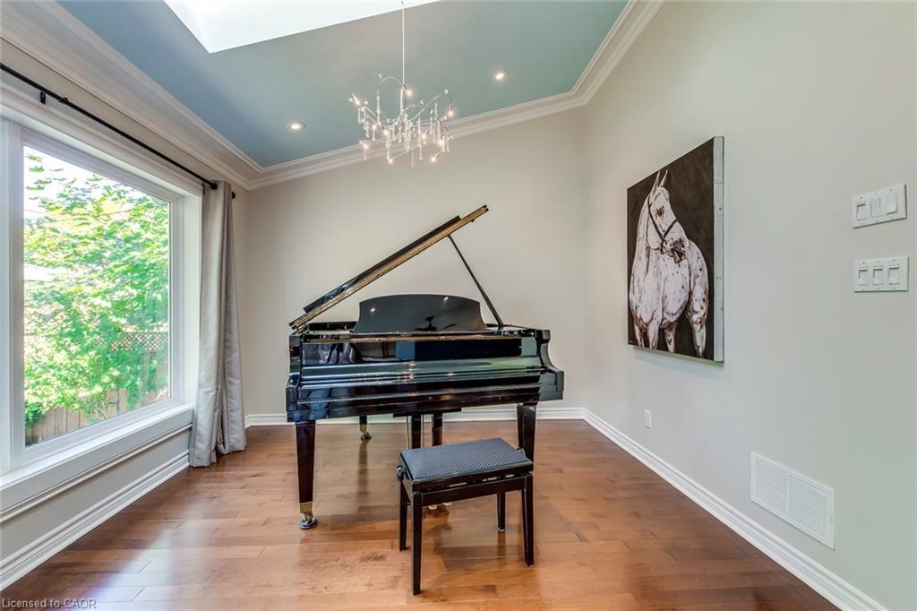 5281 Cindy Lane, Burlington, ON - Indoor Photo Showing Other Room