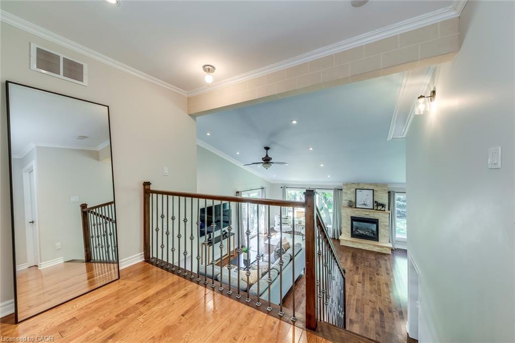 5281 Cindy Lane, Burlington, ON - Indoor Photo Showing Other Room