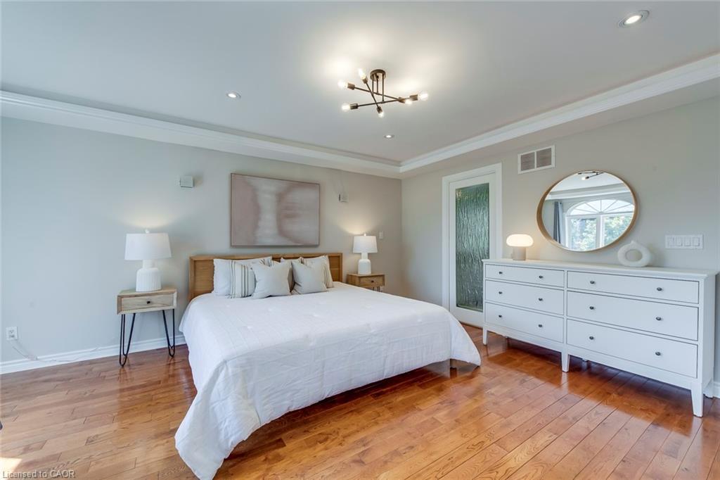 5281 Cindy Lane, Burlington, ON - Indoor Photo Showing Bedroom