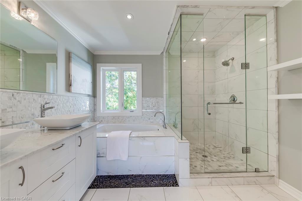 5281 Cindy Lane, Burlington, ON - Indoor Photo Showing Bathroom